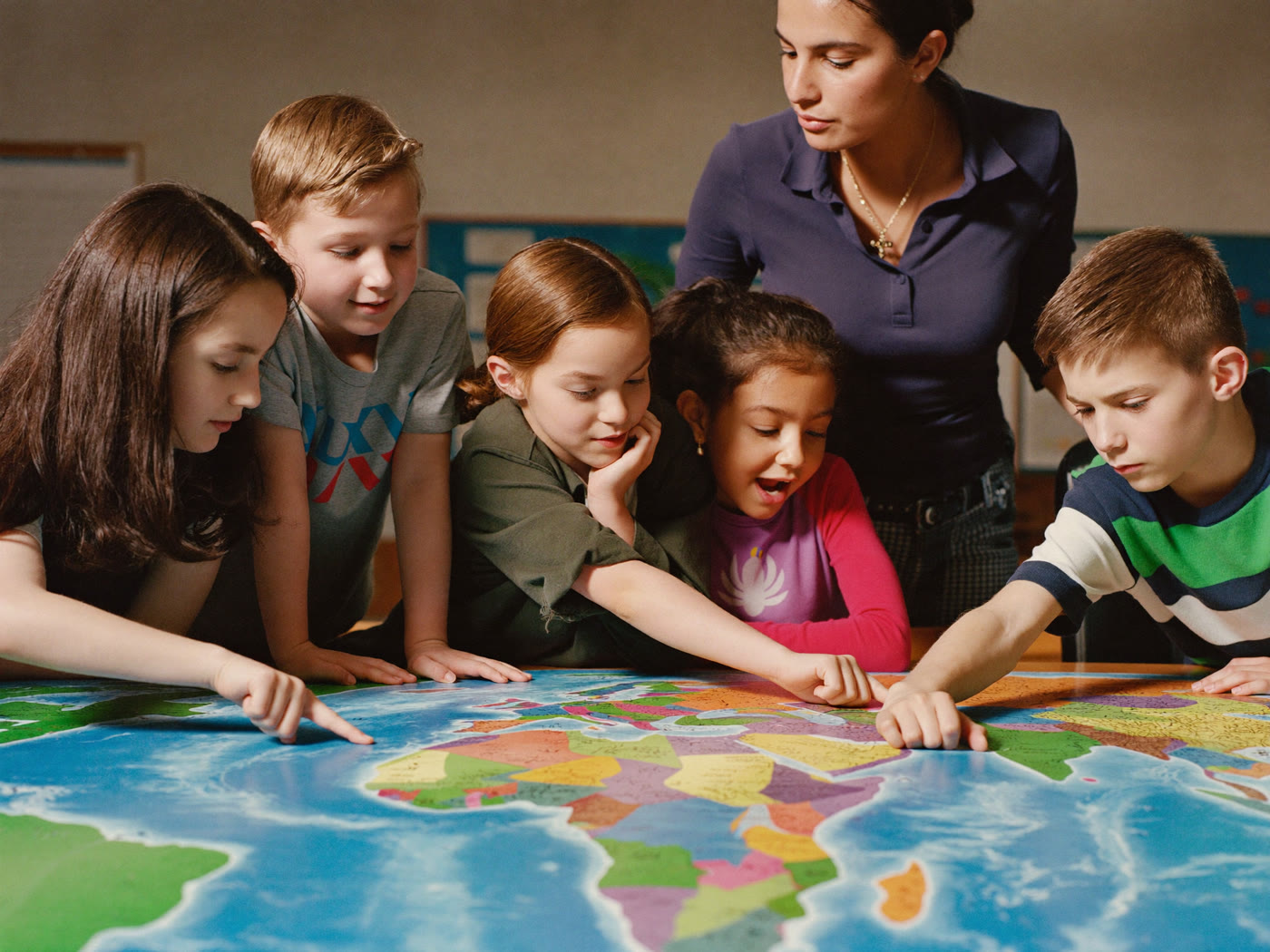Children learning about communities in a social studies class for kids in Glendale