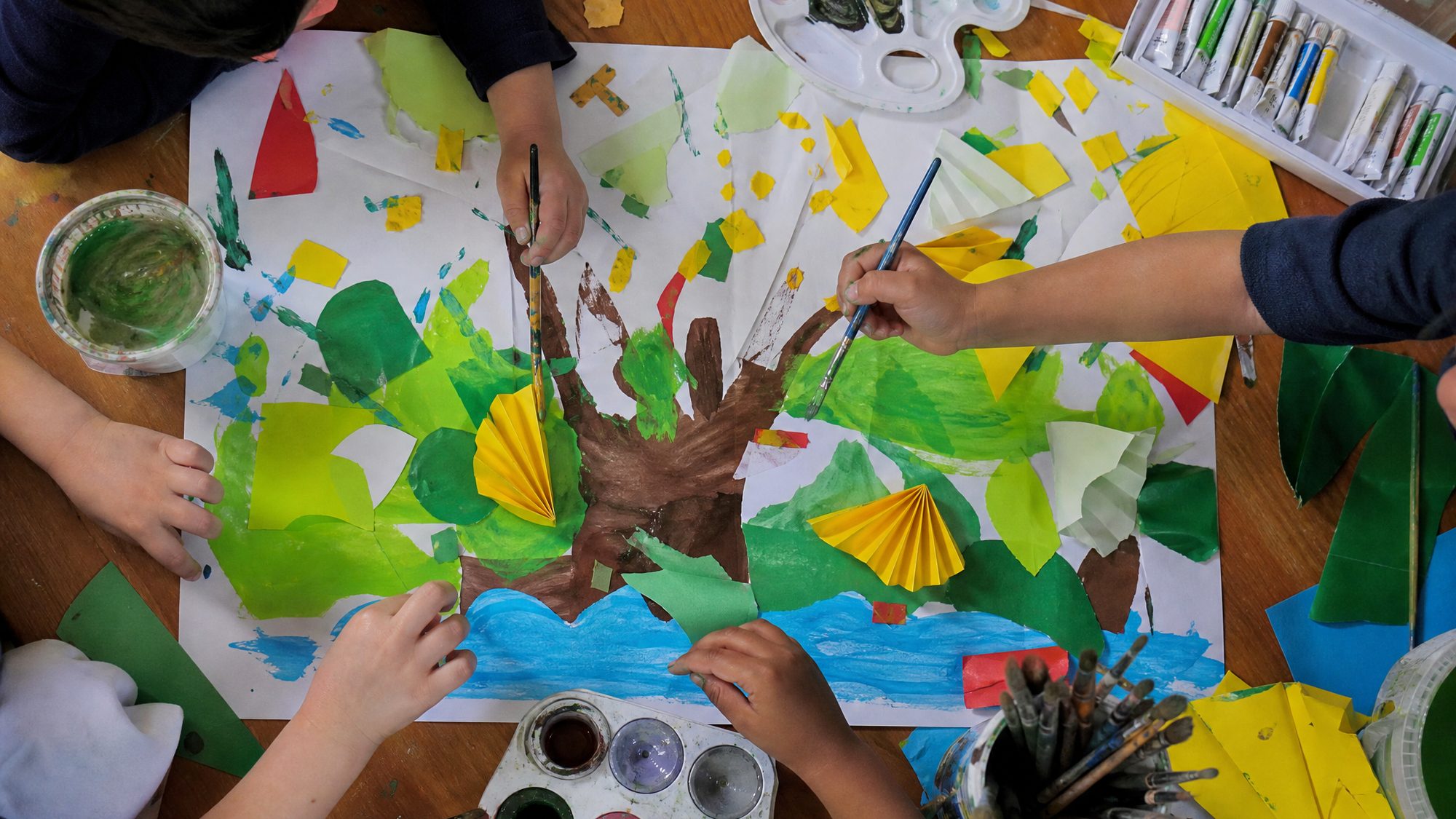 Children making art together in Glendale