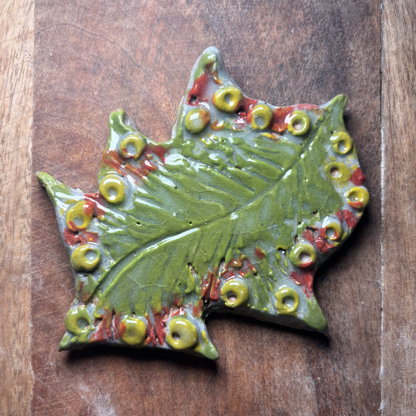 Detailed clay leaves with dotted edges